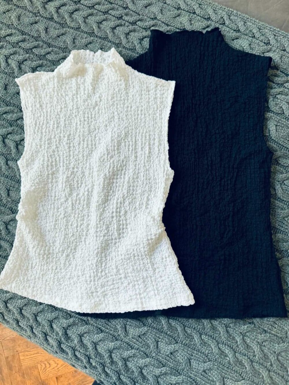 NEW Set of Two XS Sleveless Tops stretchy Gathered Mockneck Black White